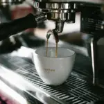 Kaffenørd? Sådan får du den bedste espressomaskine til hjemmet